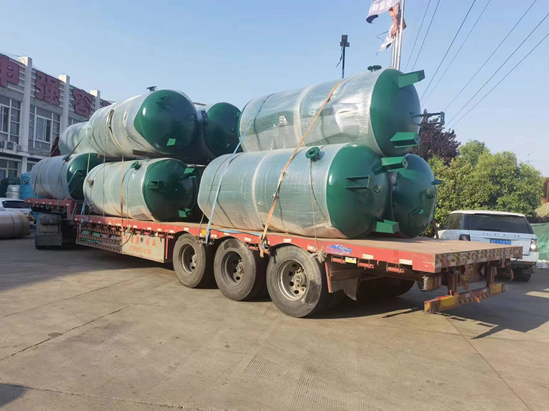 儲氣罐定製發貨現場