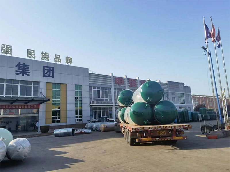 儲氣罐定製發貨現場